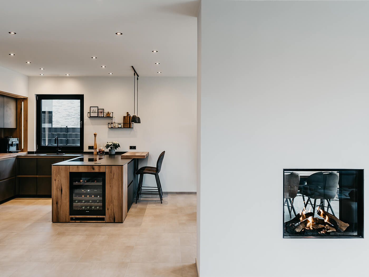 LEICHT Küche Betonfronten gespachtelte Wettereiche Kaffeenische