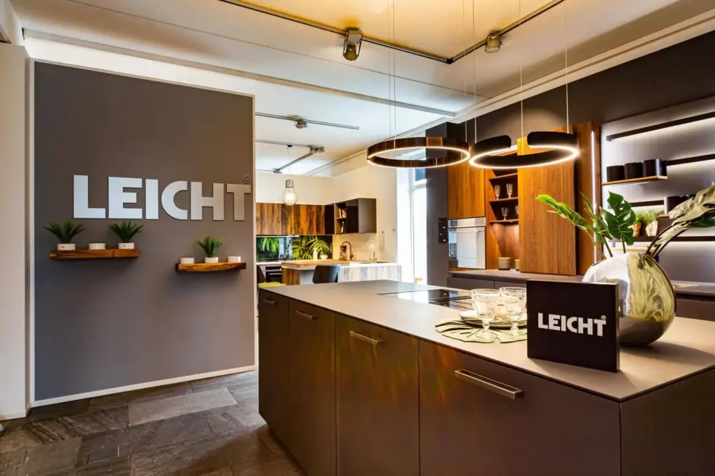 LEICHT-Küche in der Ausstellung von ROCHTUS