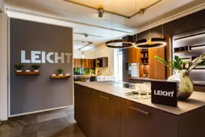 LEICHT-Küche in der Ausstellung von ROCHTUS